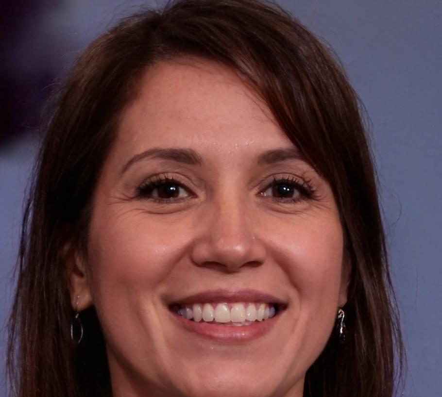 Mahasiswa internasional perempuan yang sukses dalam studinya